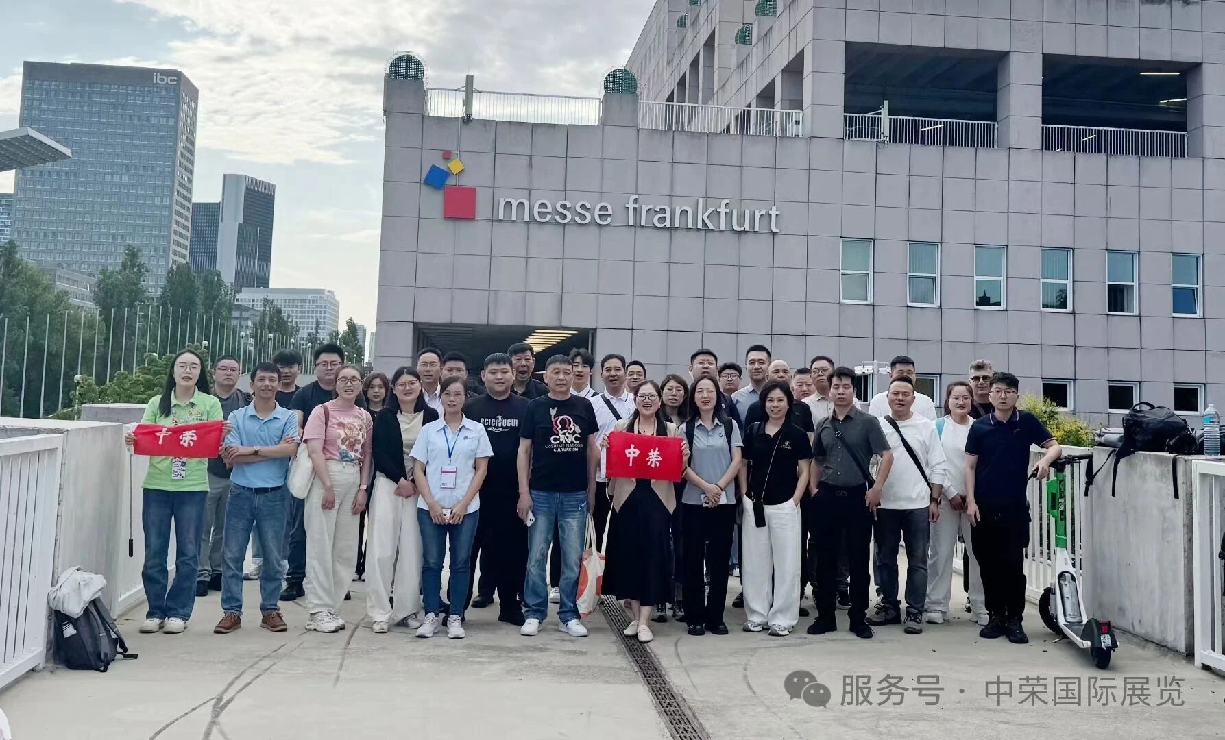 b5f004bbf93405d342ee51de6d70f127